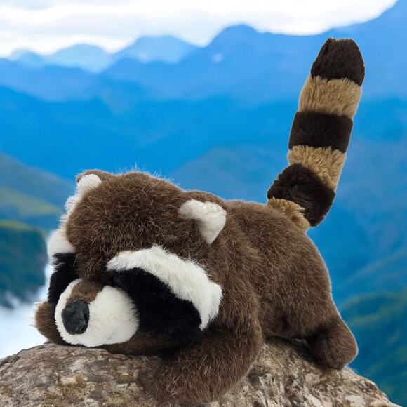 Westcliff Collection Wildlife 20" Raccoon Realistic Plush Vintage Stuffed Toy - Picture 5 of 15